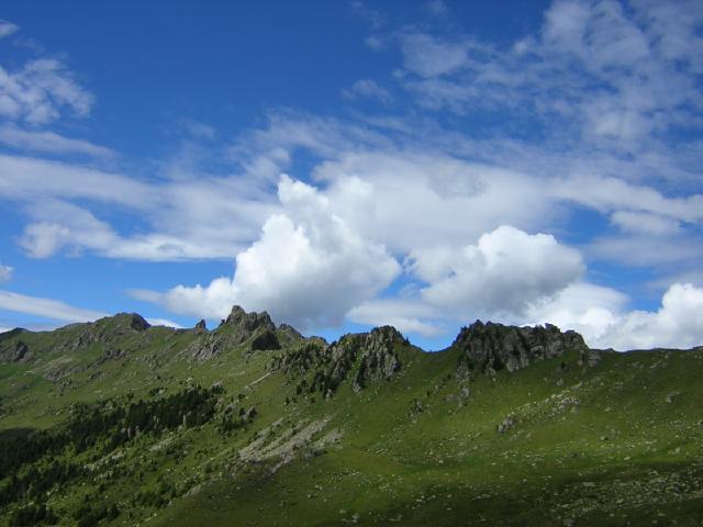 monti sopra il lago delle Stellune