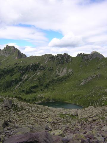 monti sopra il lago delle Stellune