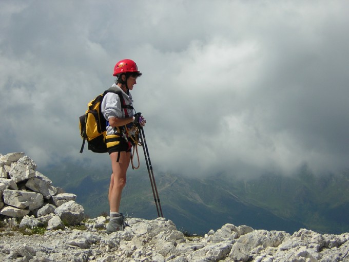 Anna sulla cima Val di Roda