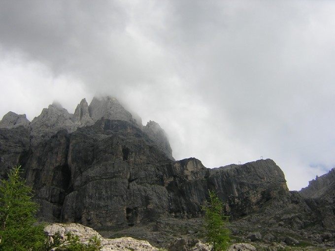 la teleferica che rifornisce il rif. Velo della Madonna