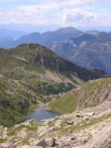 Lago Brutto, Lago delle Trute, sullo sfondo Corno Nero e Corno Bianco