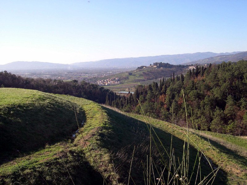 Inverno verso Montemurlo, con vista sulla piana pistoiese e le montagne in direzione del mare