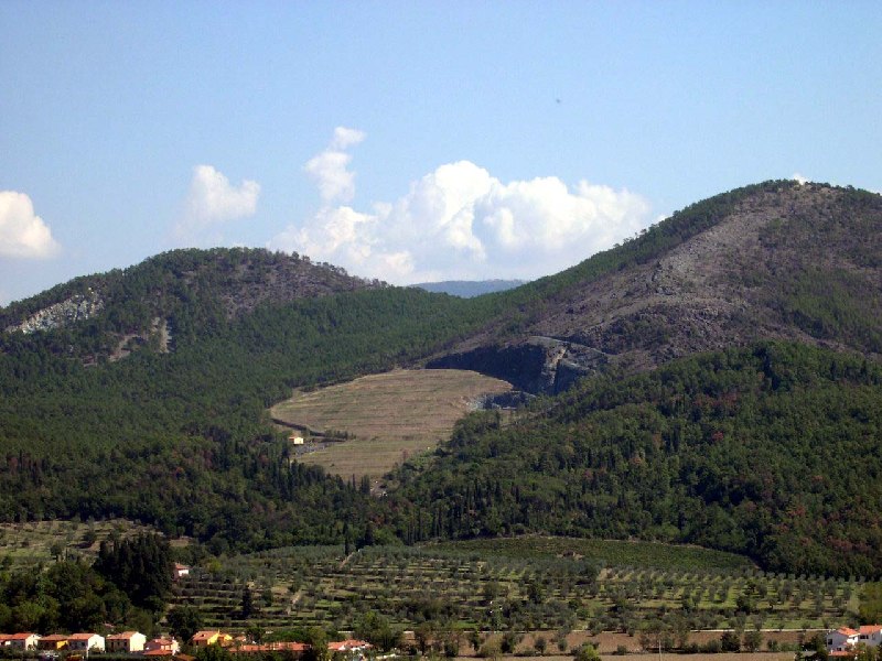 veduta dei prati delle Volpaie e del Monteferrato dalla Rocca di Montemurlo