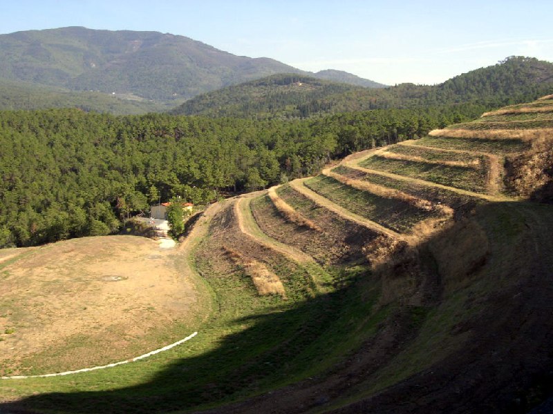 le volpaie da sud con la spianata e il centro visite sullo sfondo